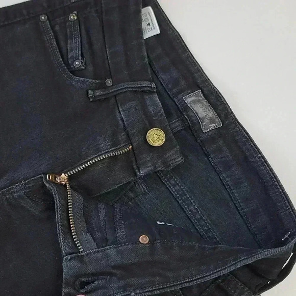 MOTHER The Looker in A Model Spy - Picture 9 of 13